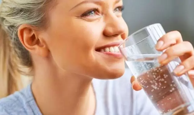 آب ولرم و نوشیدن آب گرم